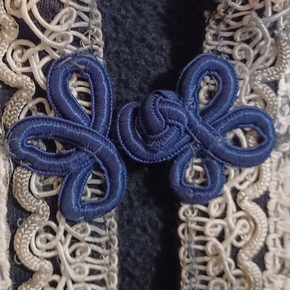 From Drab to Fab -  Hoodie/ Sleeveless Vest/Front open w/ Frogs - Picture 4 of 5